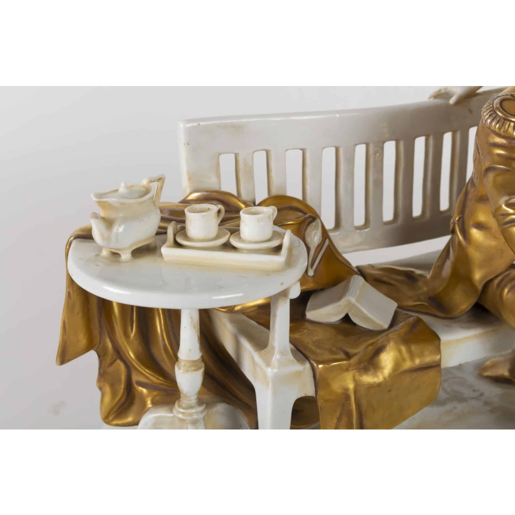 Groupe :Napoléon Ier et ses proches (porcelaine blanche et or )19e siècle | Biron Groupe :Napoléon Ier et ses proches (porcelaine blanche et or )19e siècle