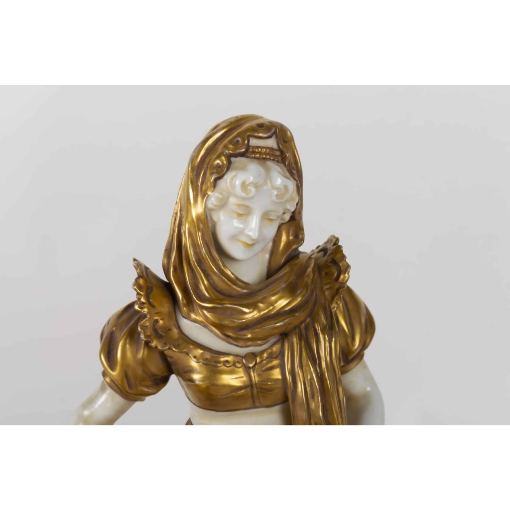 Groupe :Napoléon Ier et ses proches (porcelaine blanche et or )19e siècle | Biron Groupe :Napoléon Ier et ses proches (porcelaine blanche et or )19e siècle