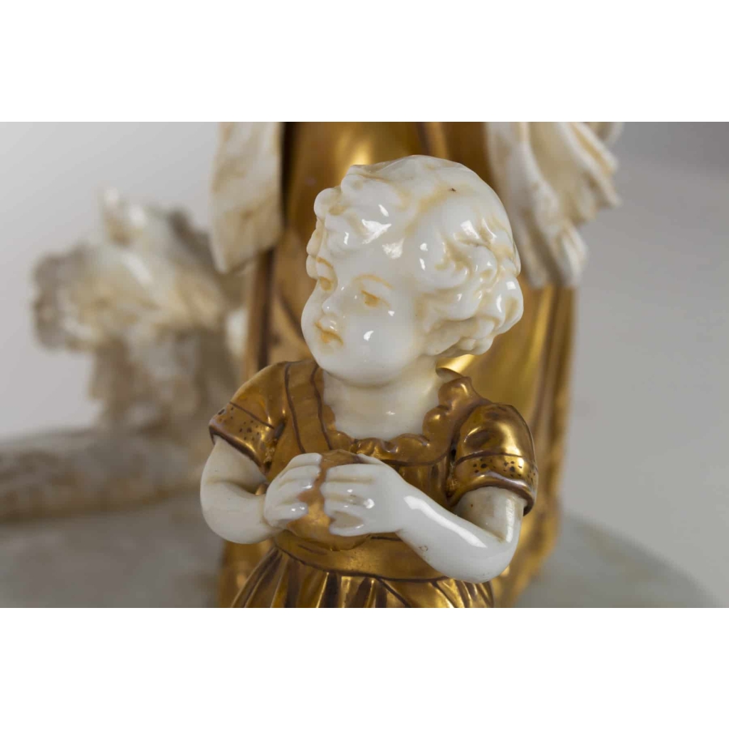 Groupe :Napoléon Ier et ses proches (porcelaine blanche et or )19e siècle | Biron Groupe :Napoléon Ier et ses proches (porcelaine blanche et or )19e siècle