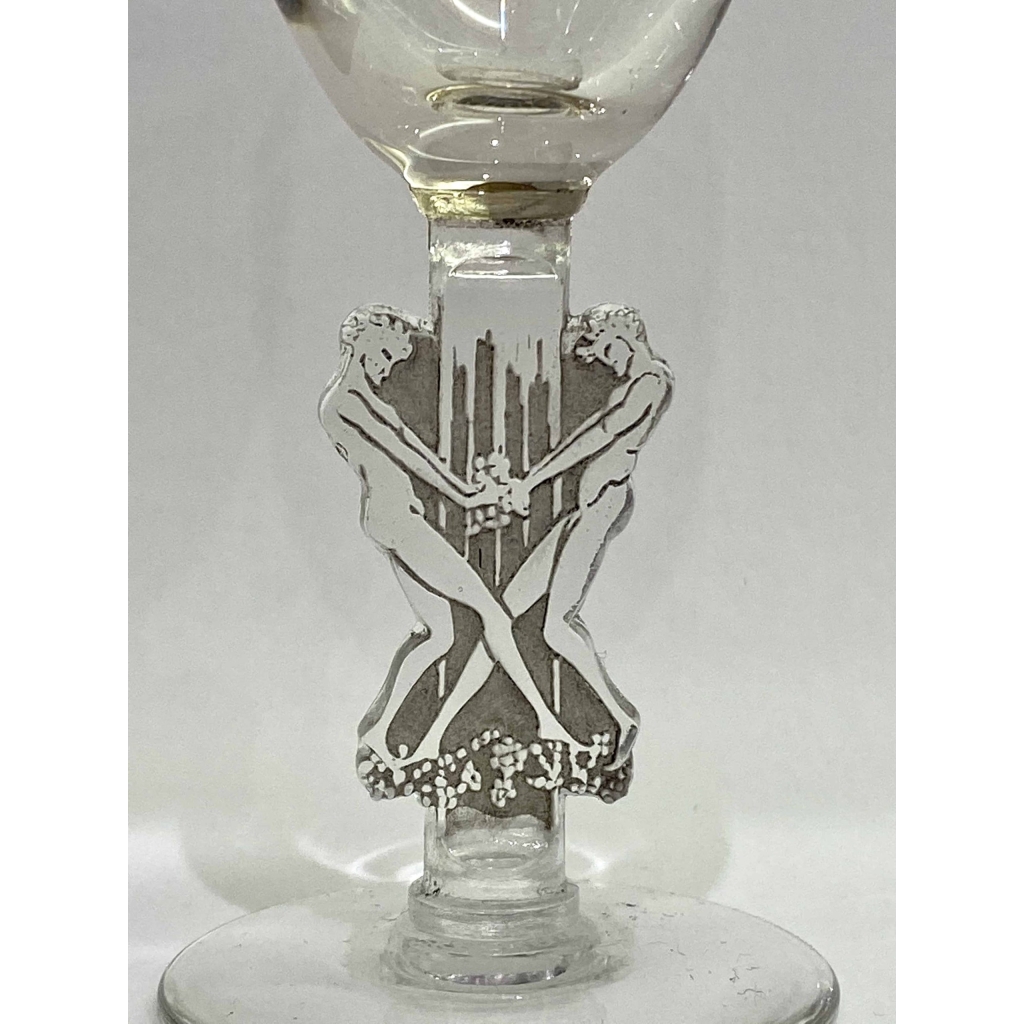 Suite de Six 6 Verres à Liqueur « Strasbourg » verre blanc patiné gris de René LALIQUE 11.5cm | Biron Suite de Six 6 Verres à Liqueur "Strasbourg" verre blanc patiné gris de René LALIQUE 11.5cm