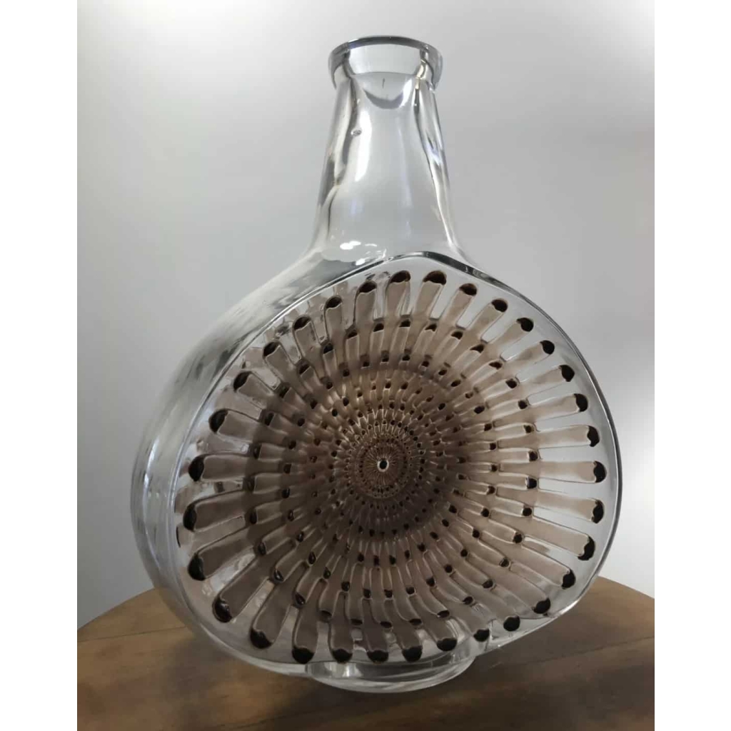 Carafe « Reine Marguerite » verre blanc émaillé marron patiné sépia de René LALIQUE | Biron Carafe "Reine Marguerite" verre blanc émaillé marron patiné sépia de René LALIQUE