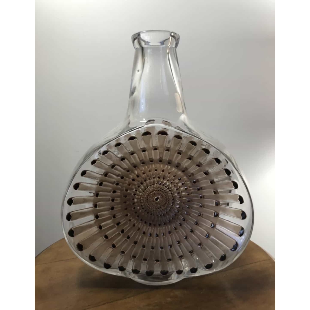 Carafe « Reine Marguerite » verre blanc émaillé marron patiné sépia de René LALIQUE | Biron Carafe "Reine Marguerite" verre blanc émaillé marron patiné sépia de René LALIQUE