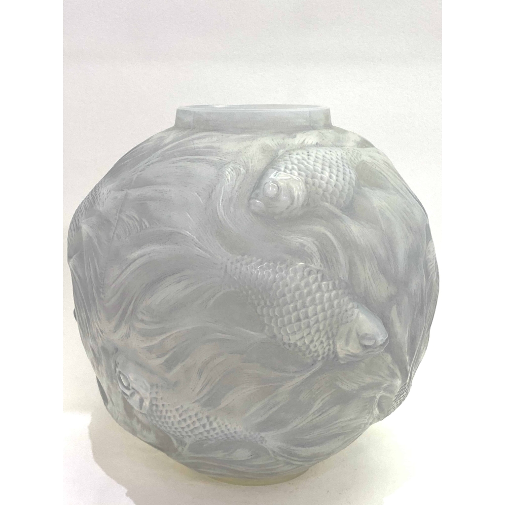 Vase « Formose » verre opalescent double couche patiné gris de René LALIQUE | Biron Vase "Formose" verre opalescent double couche patiné gris de René LALIQUE