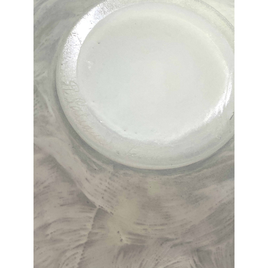 Vase « Formose » verre opalescent double couche patiné gris de René LALIQUE | Biron Vase "Formose" verre opalescent double couche patiné gris de René LALIQUE