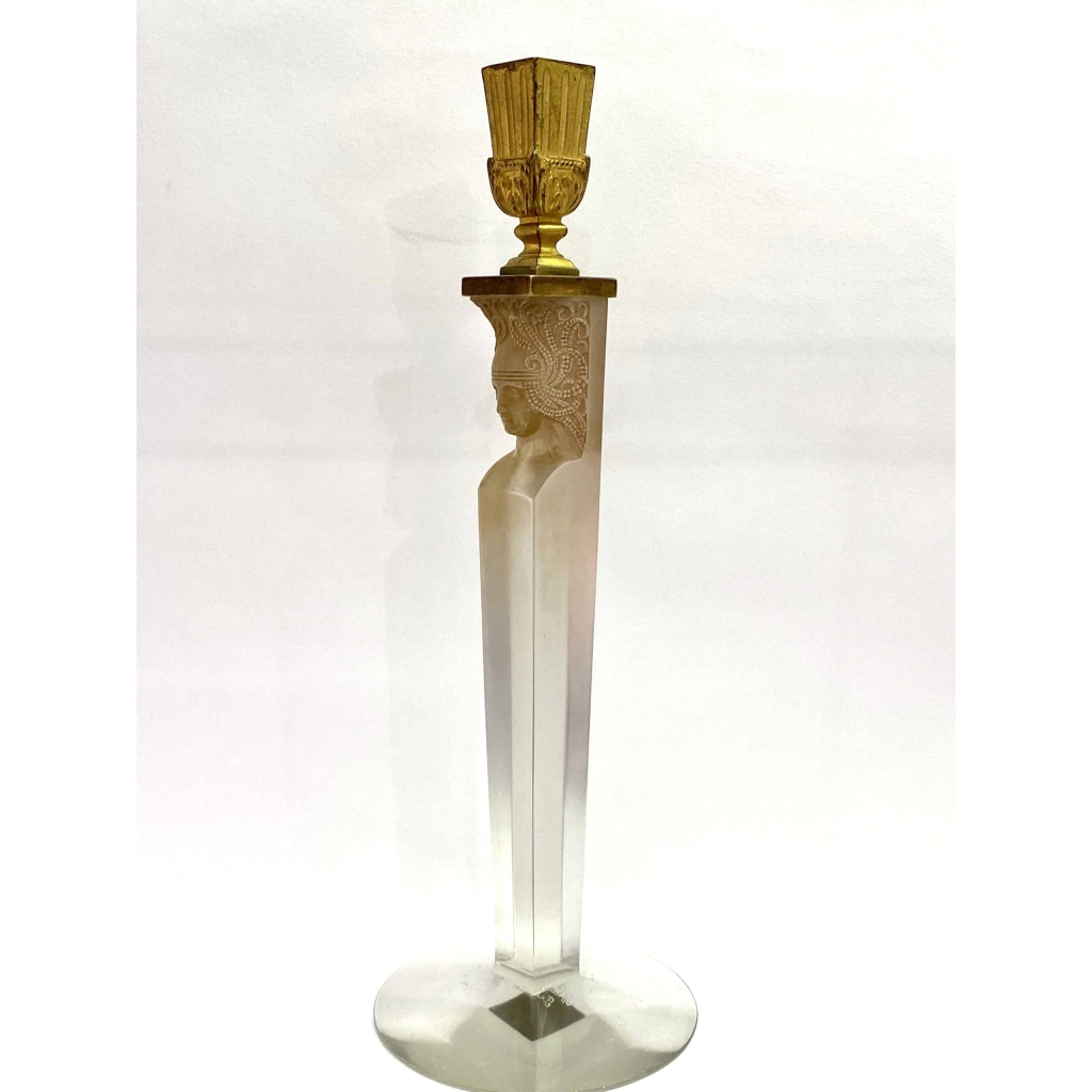 Chandelier Bougeoir « Cariatide » verre blanc patiné sépia de René LALIQUE | Biron Chandelier Bougeoir "Cariatide" verre blanc patiné sépia de René LALIQUE