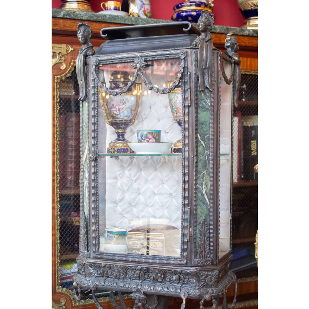 Vitrine en bronze et marbre vert Napoléon III | Biron Vitrine en bronze et marbre vert Napoléon III