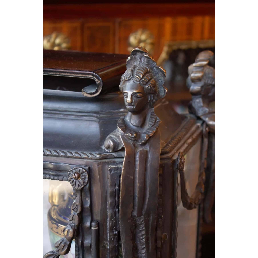 Vitrine en bronze et marbre vert Napoléon III | Biron Vitrine en bronze et marbre vert Napoléon III