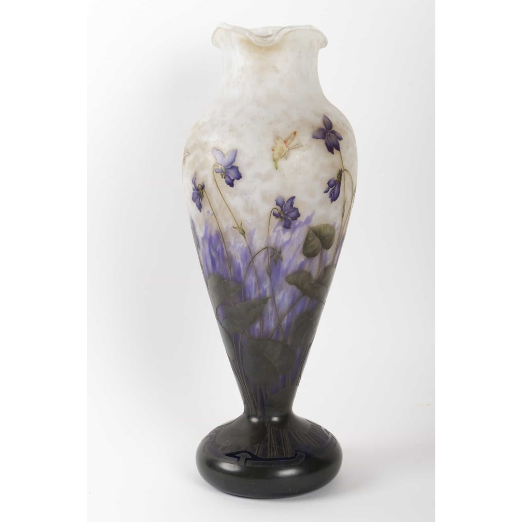Grand Vase aux violettes, papillon et libellule DAUM Nancy | Biron Grand Vase aux violettes, papillon et libellule DAUM Nancy