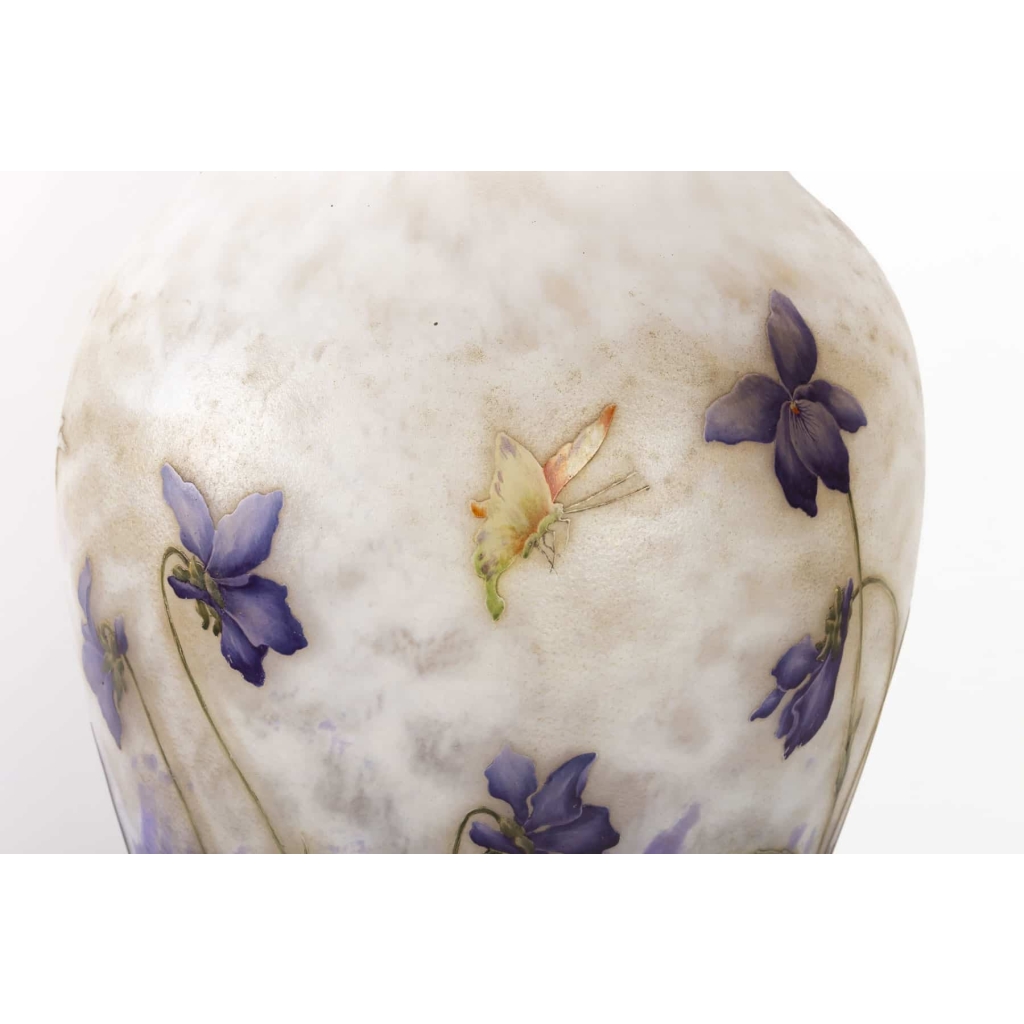 Grand Vase aux violettes, papillon et libellule DAUM Nancy | Biron Grand Vase aux violettes, papillon et libellule DAUM Nancy