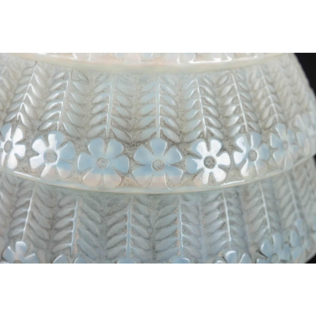 Vase « Ferrières » verre opalescent patiné gris de René LALIQUE