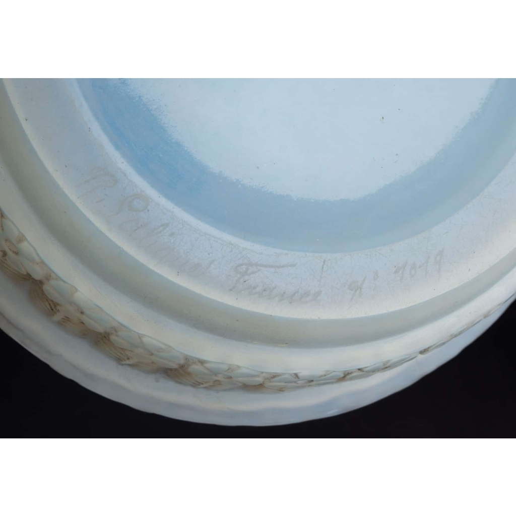Vase « Ferrières » verre opalescent patiné gris de René LALIQUE