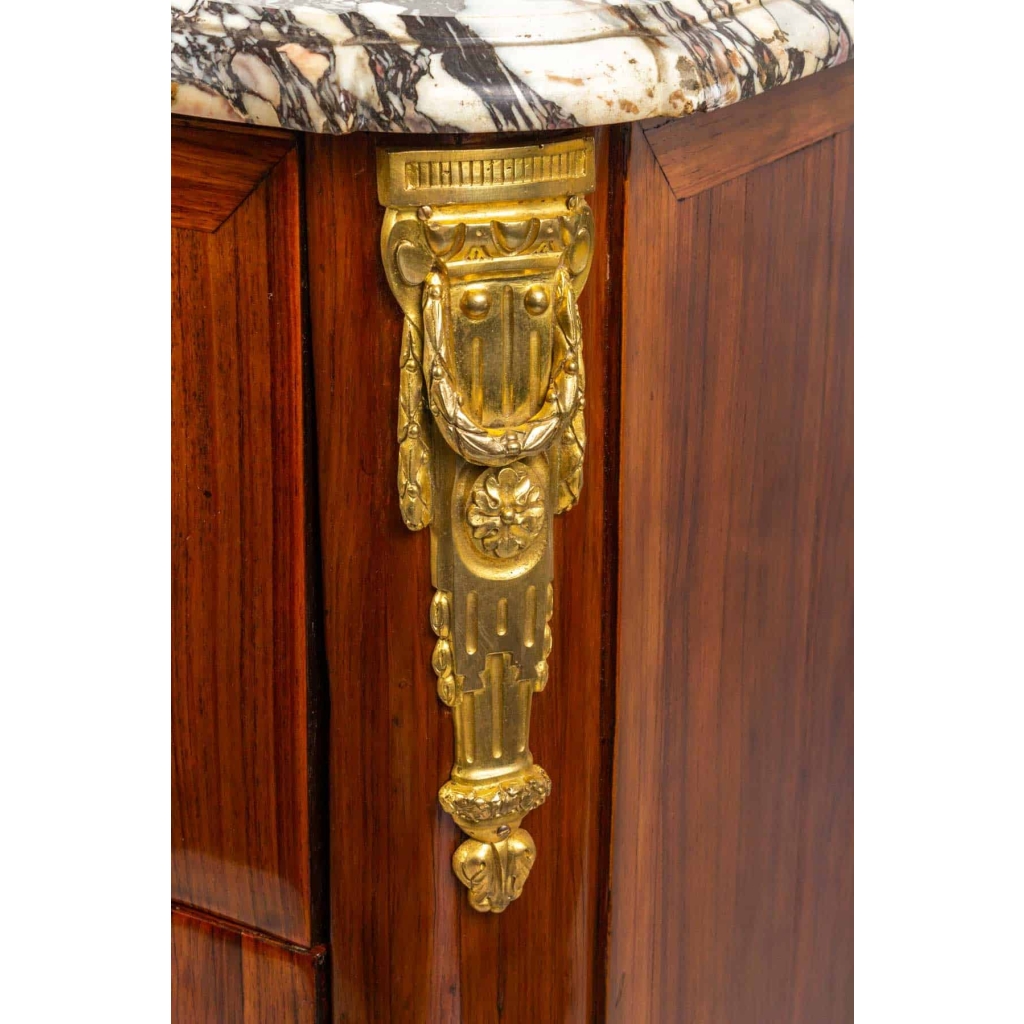 Petite commode d’époque Transition Louis XV – Louis XVI estampillée de J. Stumpff | Biron Petite commode d’époque Transition Louis XV - Louis XVI estampillée de J. Stumpff