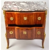 Petite commode d’époque Transition Louis XV – Louis XVI estampillée de J. Stumpff | Biron Petite commode d’époque Transition Louis XV - Louis XVI estampillée de J. Stumpff
