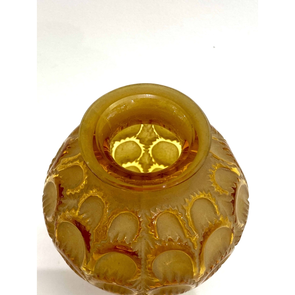 Vase « Laiterons » verre jaune patiné de René LALIQUE | Biron Vase "Laiterons" verre jaune patiné de René LALIQUE