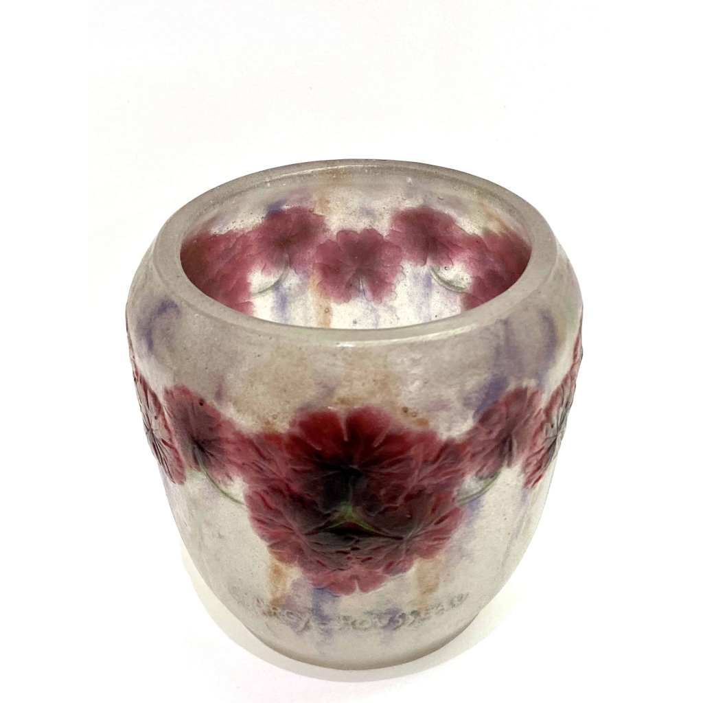 Vase « Géranium » pâte de verre rose, violette et blanche de Gabriel ARGY-ROUSSEAU | Biron Vase "Géranium" pâte de verre rose, violette et blanche de Gabriel ARGY-ROUSSEAU