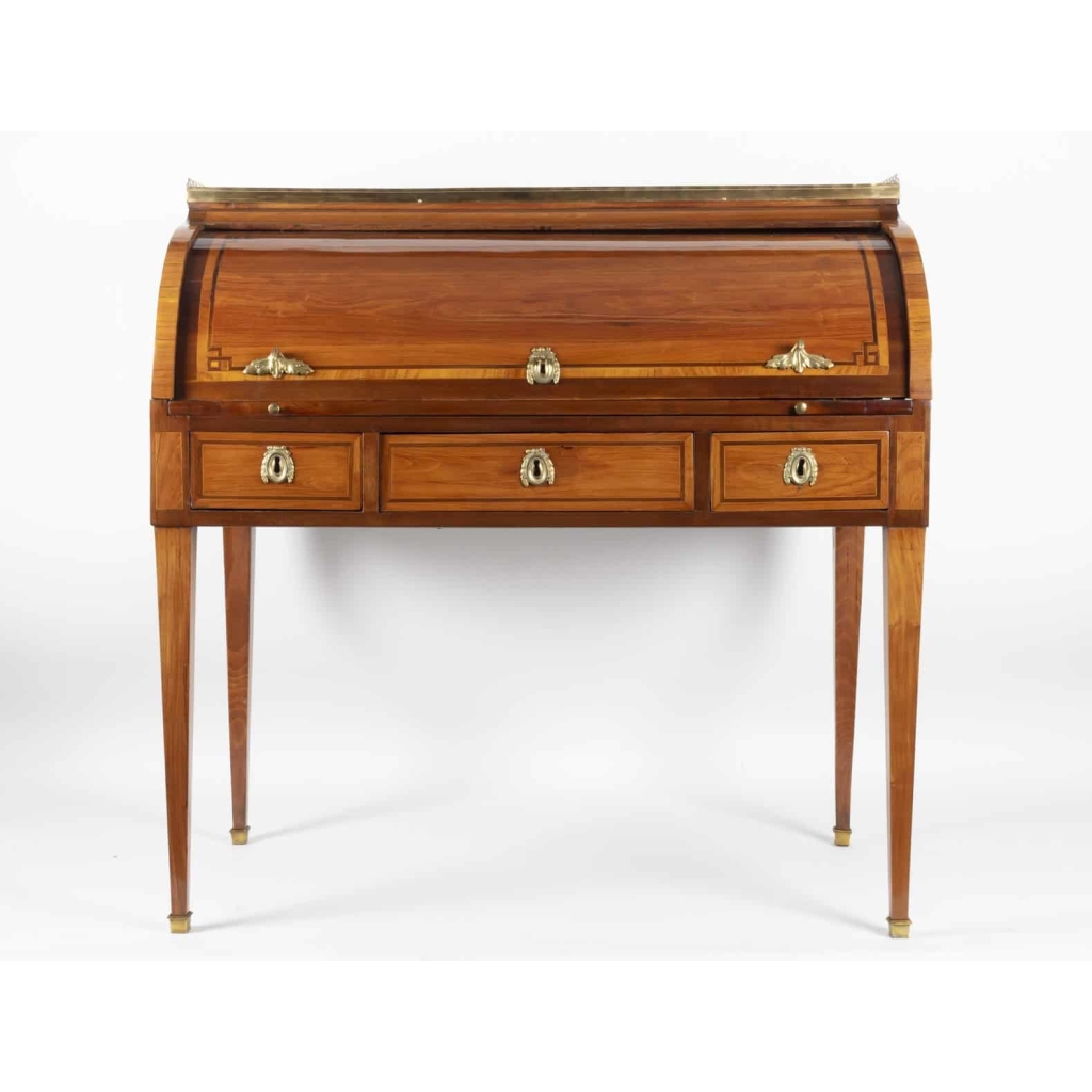 Bureau cylindre Louis XVI en bois de rose et amarante estampillé de VASSOU | Biron ||||||||