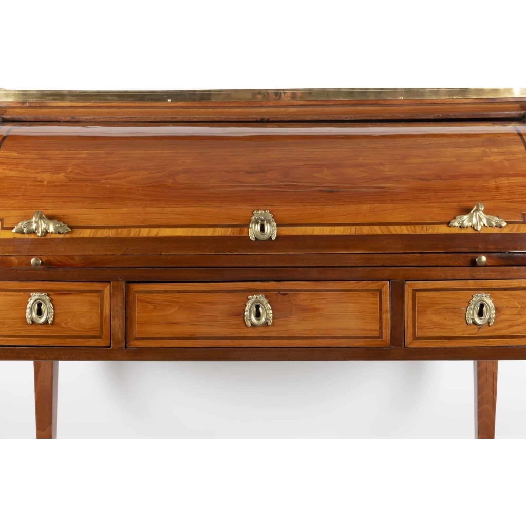 Bureau cylindre Louis XVI en bois de rose et amarante estampillé de VASSOU | Biron Bureau cylindre Louis XVI en bois de rose et amarante estampillé de VASSOU