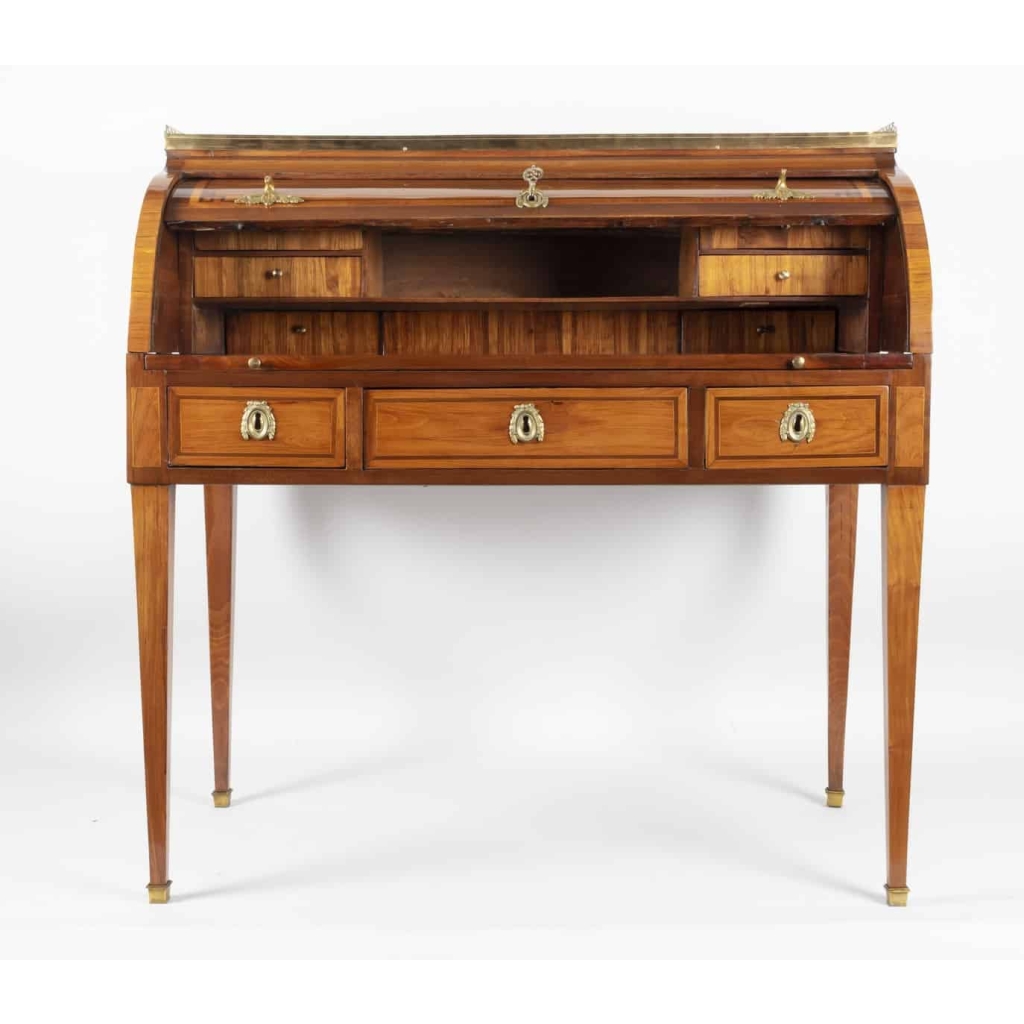 Bureau cylindre Louis XVI en bois de rose et amarante estampillé de VASSOU | Biron Bureau cylindre Louis XVI en bois de rose et amarante estampillé de VASSOU