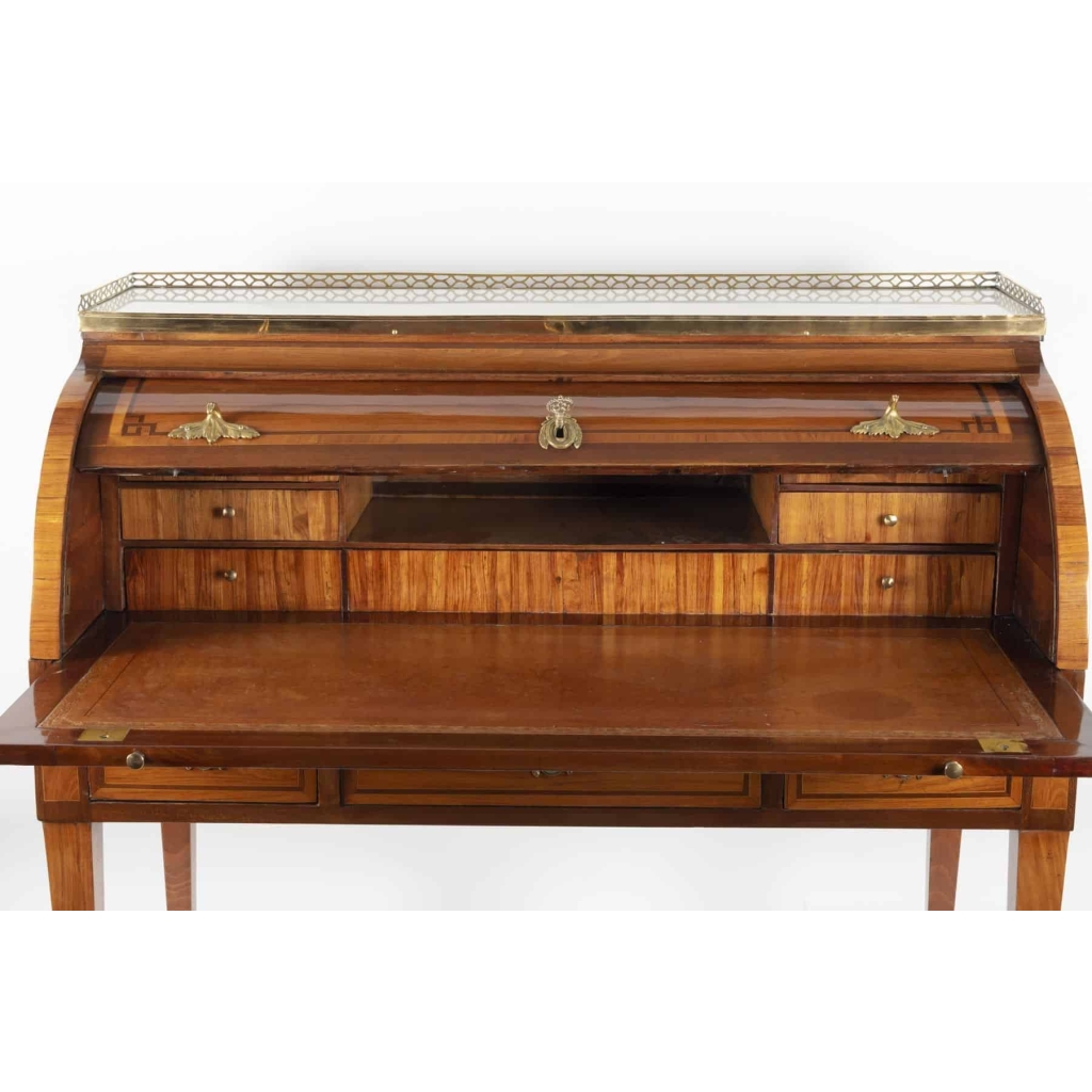 Bureau cylindre Louis XVI en bois de rose et amarante estampillé de VASSOU | Biron Bureau cylindre Louis XVI en bois de rose et amarante estampillé de VASSOU