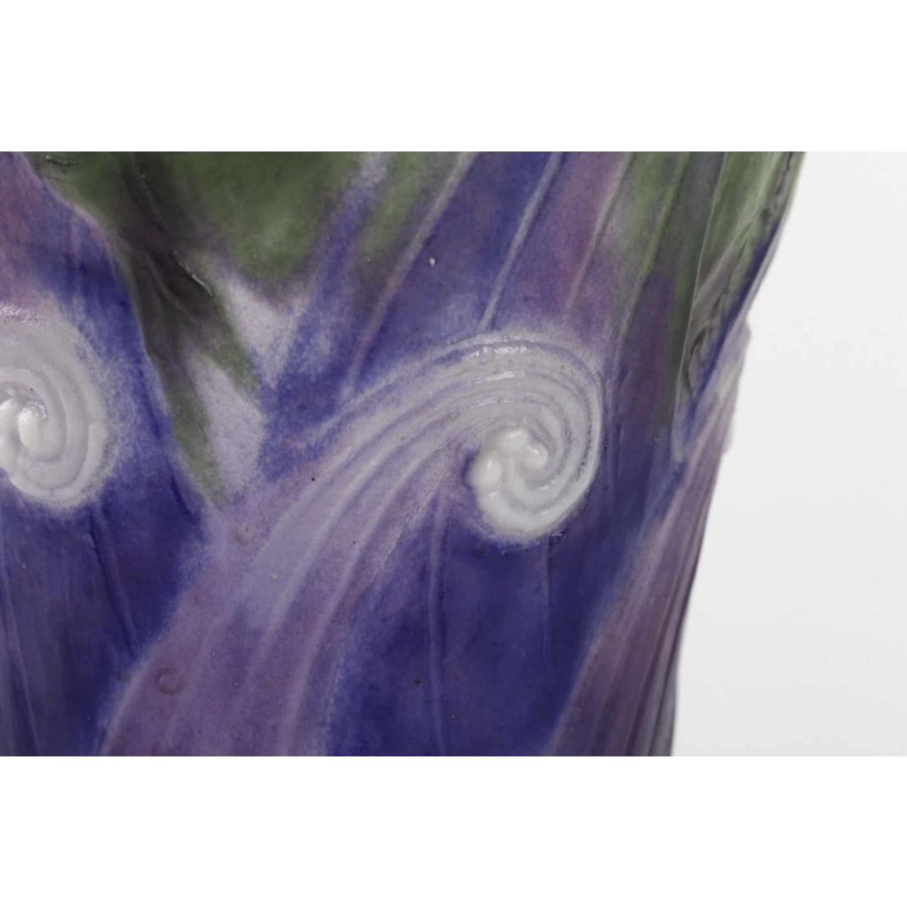 Vase « Vagues et Poissons » pâte de verre violette, verte et blanche de Gabriel ARGY-ROUSSEAU | Biron Vase "Vagues et Poissons" pâte de verre violette, verte et blanche de Gabriel ARGY-ROUSSEAU