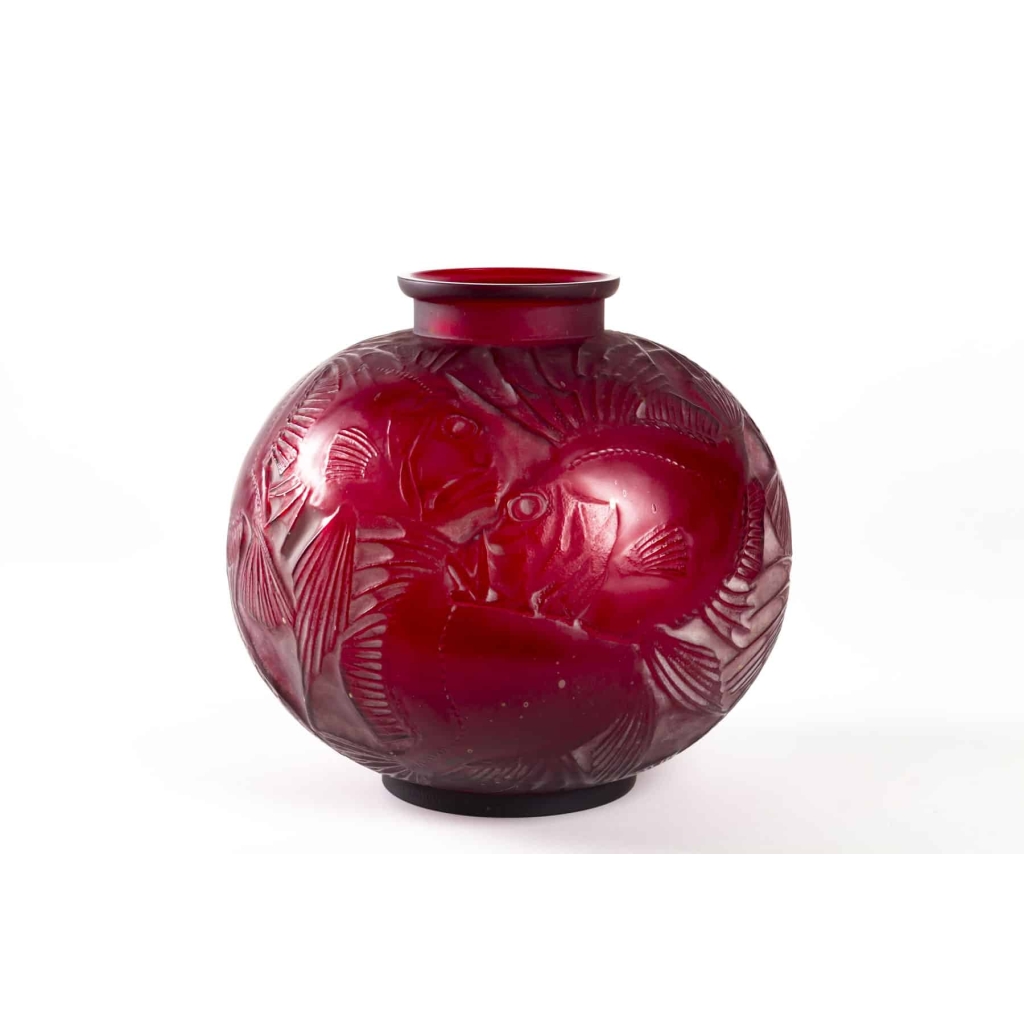 Vase « Poissons » verre rouge cerise de René LALIQUE | Biron Vase « Poissons » verre rouge cerise de René LALIQUE
