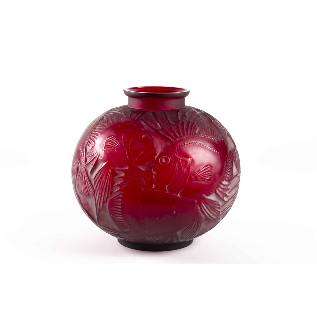 Vase « Poissons » verre rouge cerise de René LALIQUE | Biron Vase « Poissons » verre rouge cerise de René LALIQUE