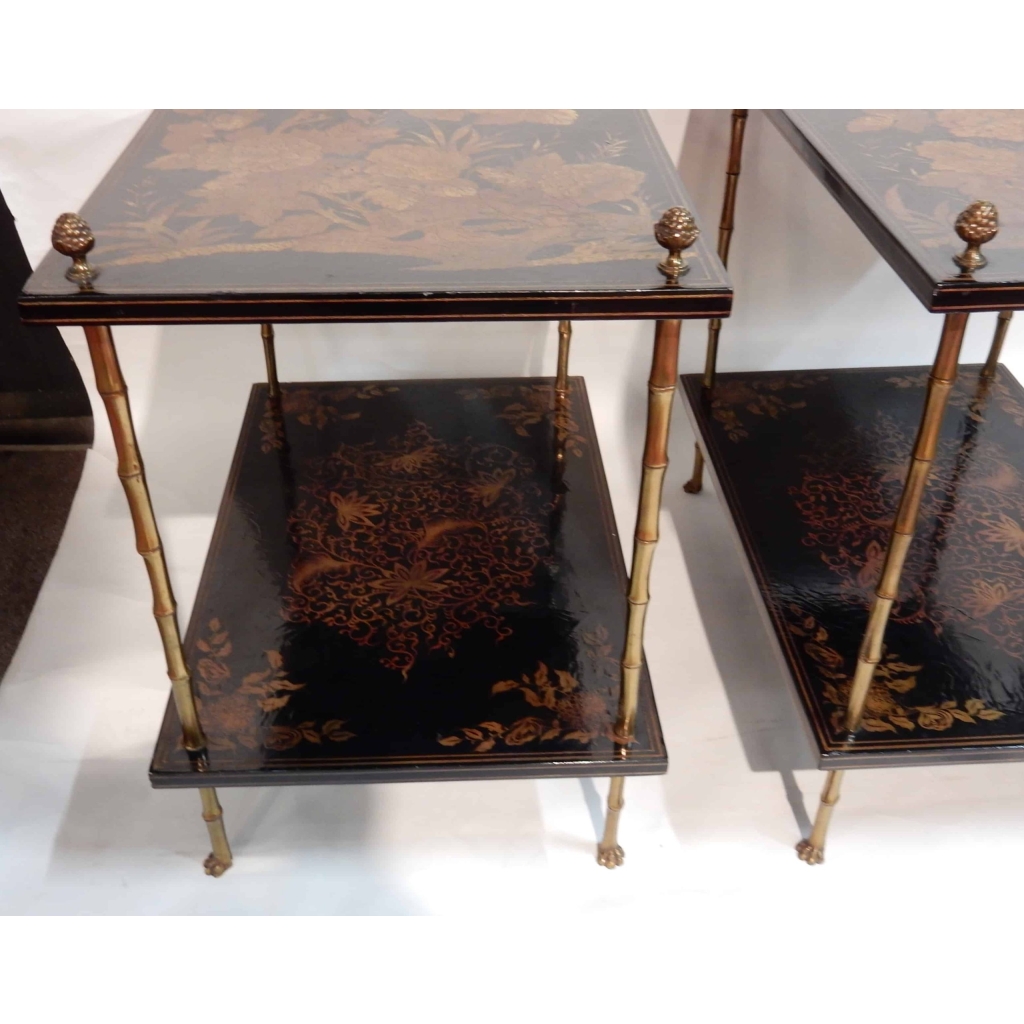 1950′ Paire de Tables Maison Baguès Decor Bambou en Bronze Doré Avec Plateaux Laque de Chine | Biron 1950' Paire de Tables Maison Baguès Decor Bambou en Bronze Doré Avec Plateaux Laque de Chine