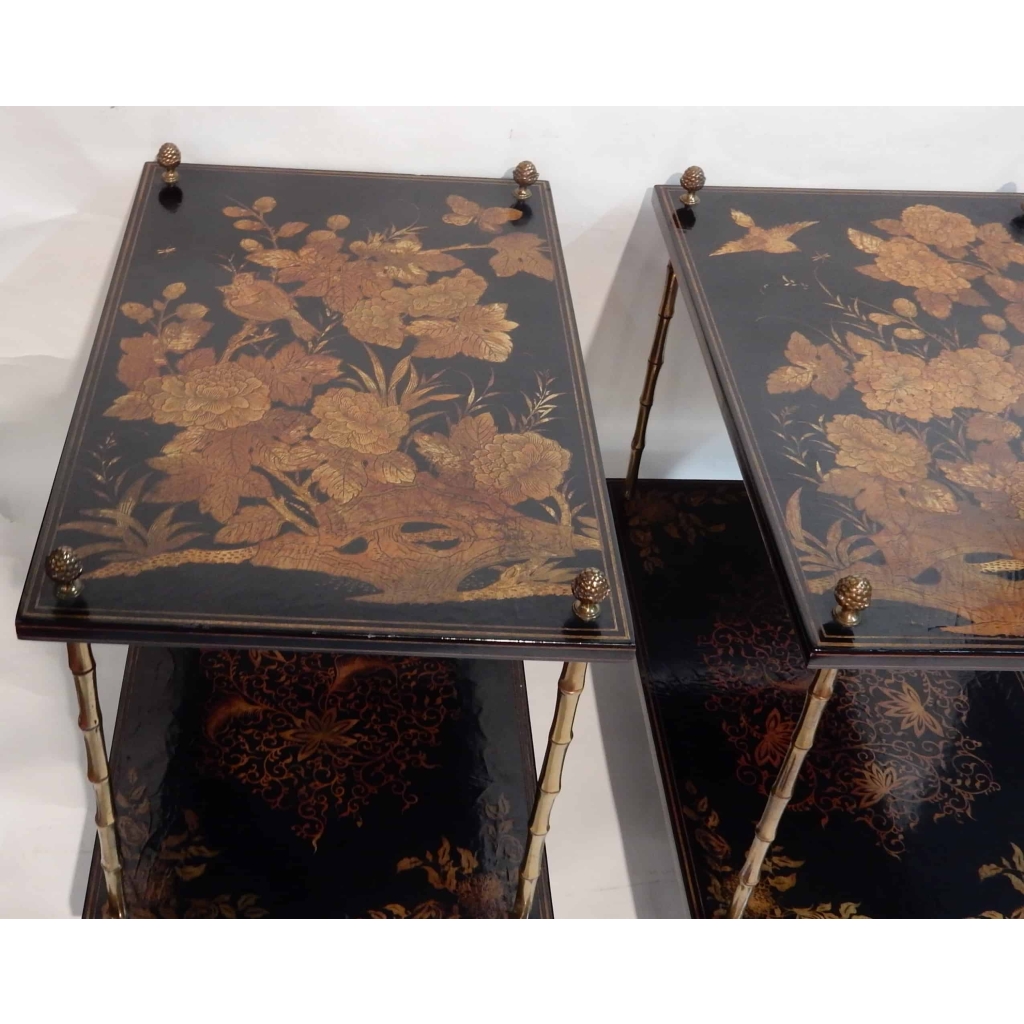 1950′ Paire de Tables Maison Baguès Decor Bambou en Bronze Doré Avec Plateaux Laque de Chine | Biron 1950' Paire de Tables Maison Baguès Decor Bambou en Bronze Doré Avec Plateaux Laque de Chine