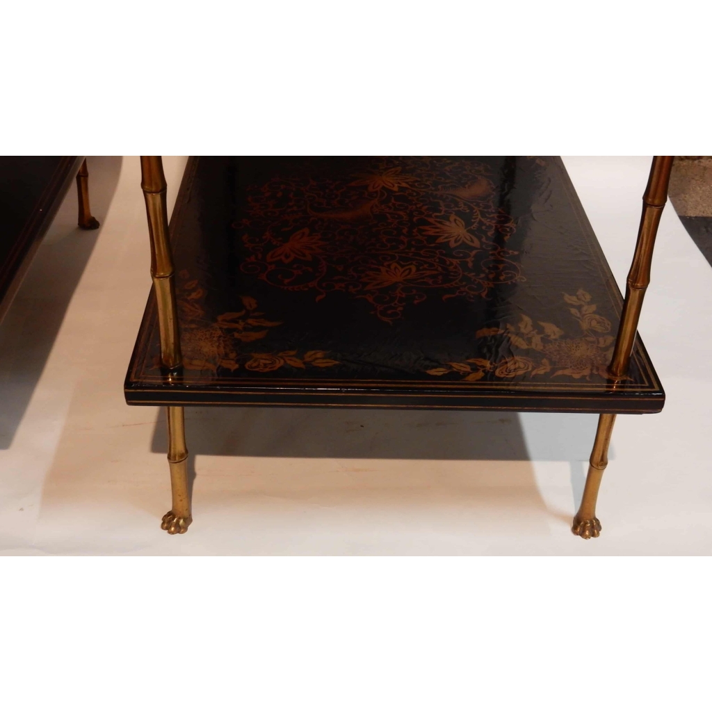 1950′ Paire de Tables Maison Baguès Decor Bambou en Bronze Doré Avec Plateaux Laque de Chine | Biron 1950' Paire de Tables Maison Baguès Decor Bambou en Bronze Doré Avec Plateaux Laque de Chine