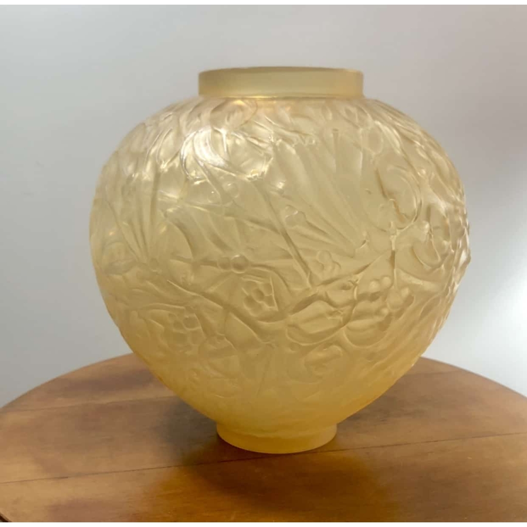 Vase « Gui » verre jaune opalescent de René LALIQUE | Biron |||||||