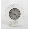 Pendule « Roitelets » verre blanc émaillé noir de René LALIQUE – mouvement OMEGA | Biron ||||||||