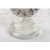 Pendule « Roitelets » verre blanc émaillé noir de René LALIQUE – mouvement OMEGA | Biron Pendule « Roitelets » verre blanc émaillé noir de René LALIQUE - mouvement OMEGA