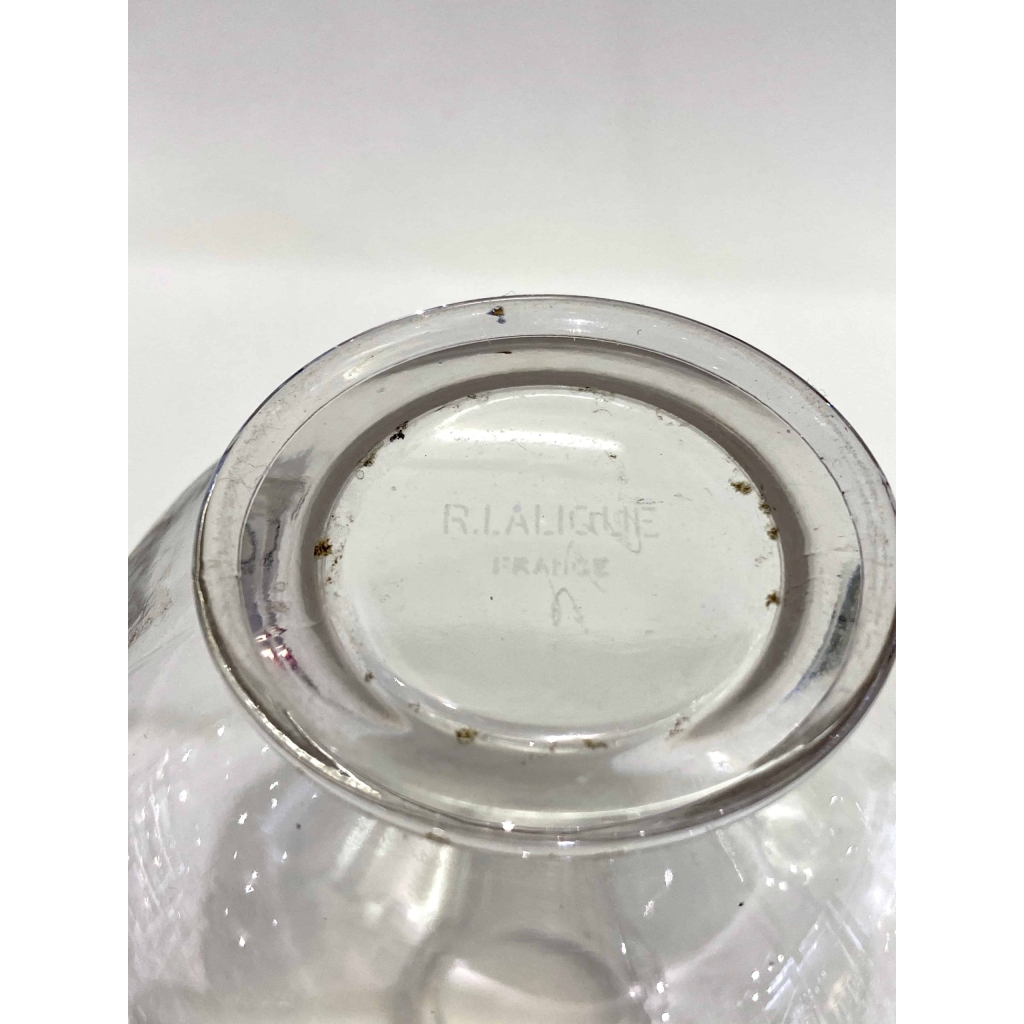Original Flacon « Vase Deux Anémones » verre blanc émaillé noir de René LALIQUE | Biron Original Flacon "Vase Deux Anémones" verre blanc émaillé noir de René LALIQUE