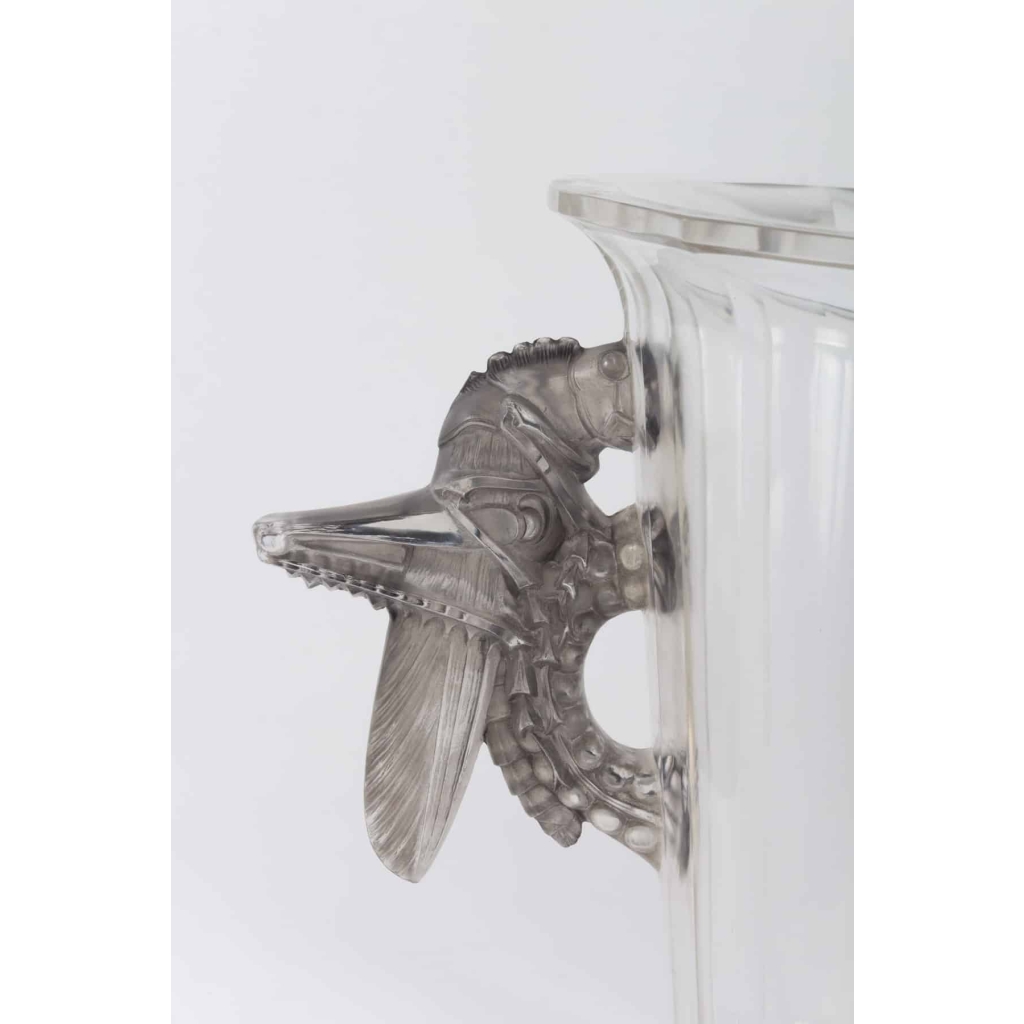 Vase « Grillons » cristal blanc moulé-pressé taillé et patiné gris de René LALIQUE | Biron Vase "Grillons" cristal blanc moulé-pressé taillé et patiné gris de René LALIQUE