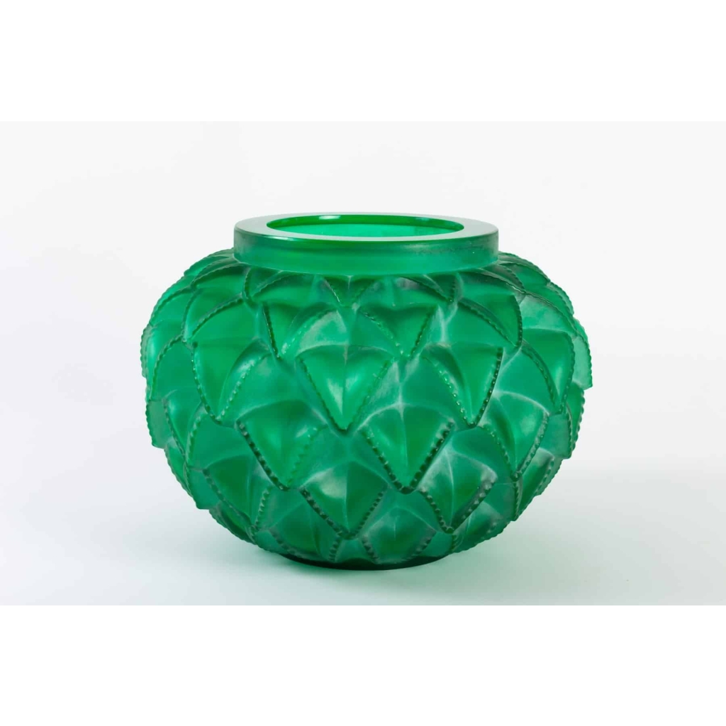 Vase « Languedoc » verre vert émeraude patiné blanc de René LALIQUE | Biron |||||||