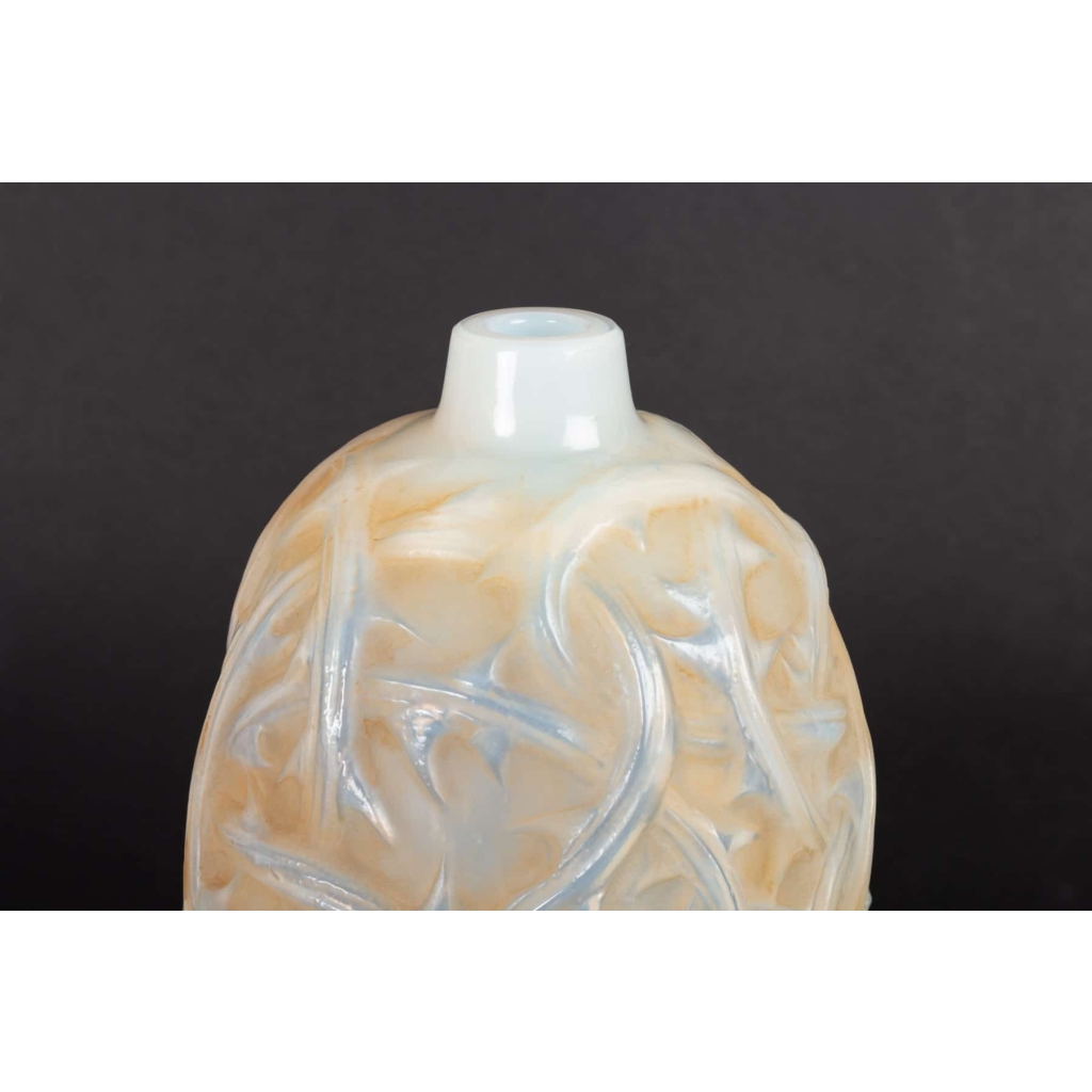 Vase « Ronces » verre opalescent patiné sépia de René LALIQUE | Biron Vase « Ronces » verre opalescent patiné sépia de René LALIQUE