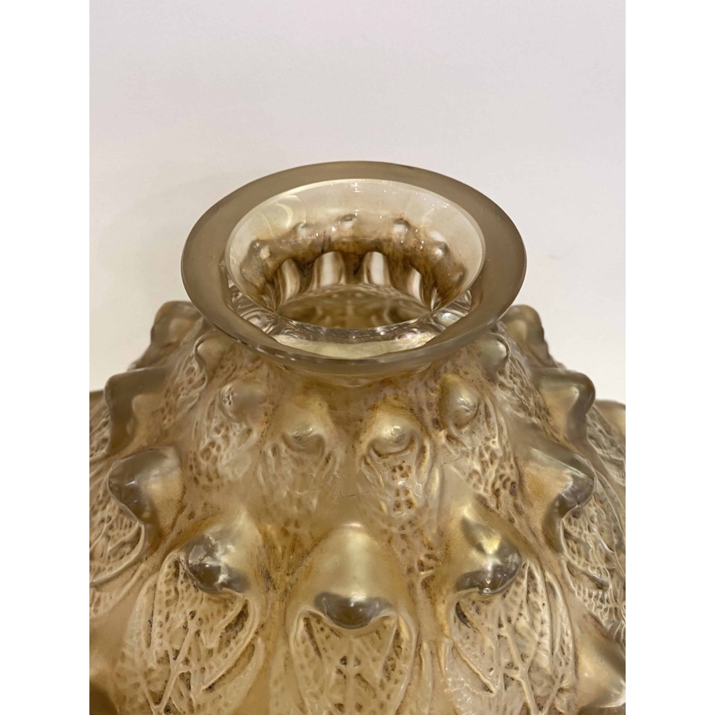 Vase « Fougères » verre blanc patiné sépia de René LALIQUE | Biron Vase "Fougères" verre blanc patiné sépia de René LALIQUE