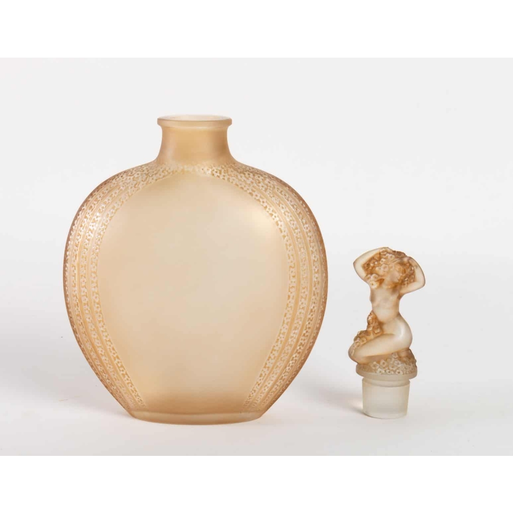 Flacons « Myosotis N•2 » et « Myosotis N•3 » verre blanc patiné sépia de René LALIQUE | Biron Flacons « Myosotis N•2 » et « Myosotis N•3 » verre blanc patiné sépia de René LALIQUE