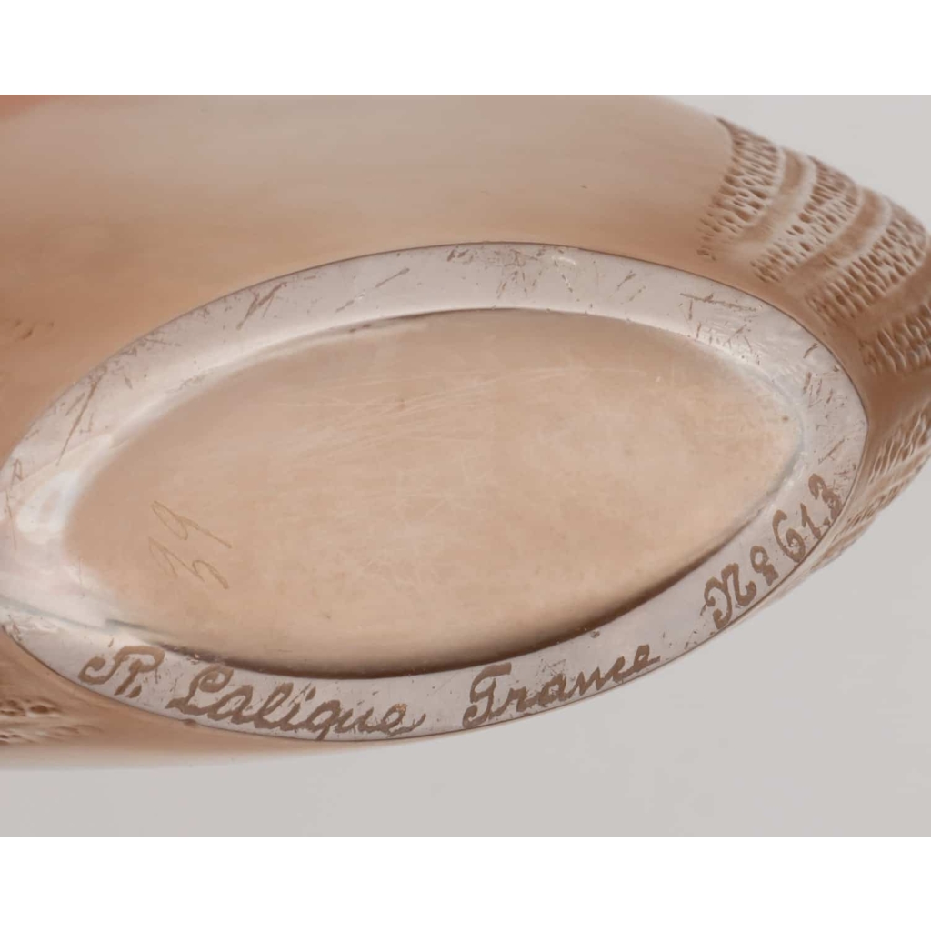 Flacons « Myosotis N•2 » et « Myosotis N•3 » verre blanc patiné sépia de René LALIQUE | Biron Flacons « Myosotis N•2 » et « Myosotis N•3 » verre blanc patiné sépia de René LALIQUE