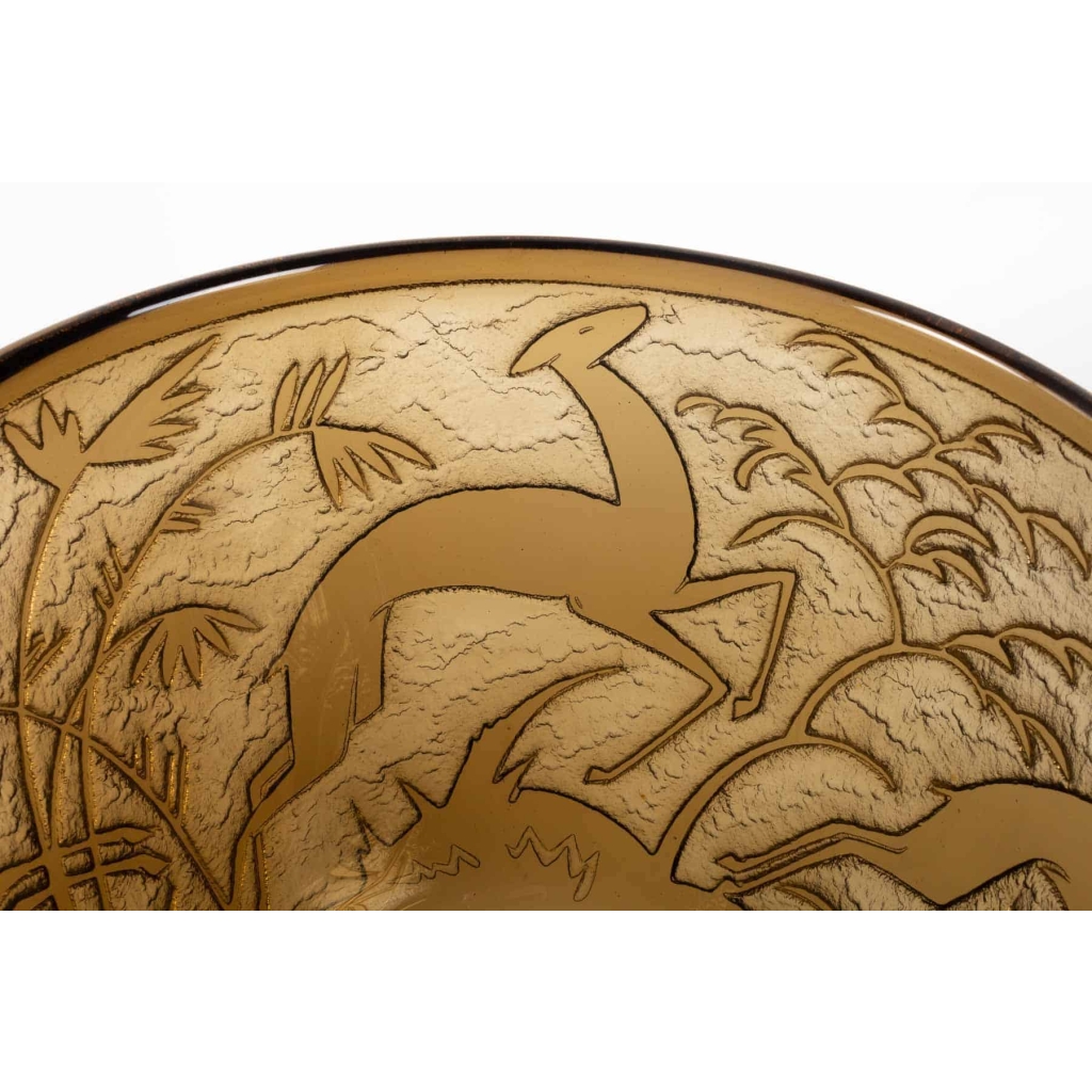 Vase Monumental « Antilopes et Feuillages » verre topaz profondément dégagé à l’acide de DAUM | Biron Vase Monumental « Antilopes et Feuillages » verre topaz profondément dégagé à l’acide de DAUM