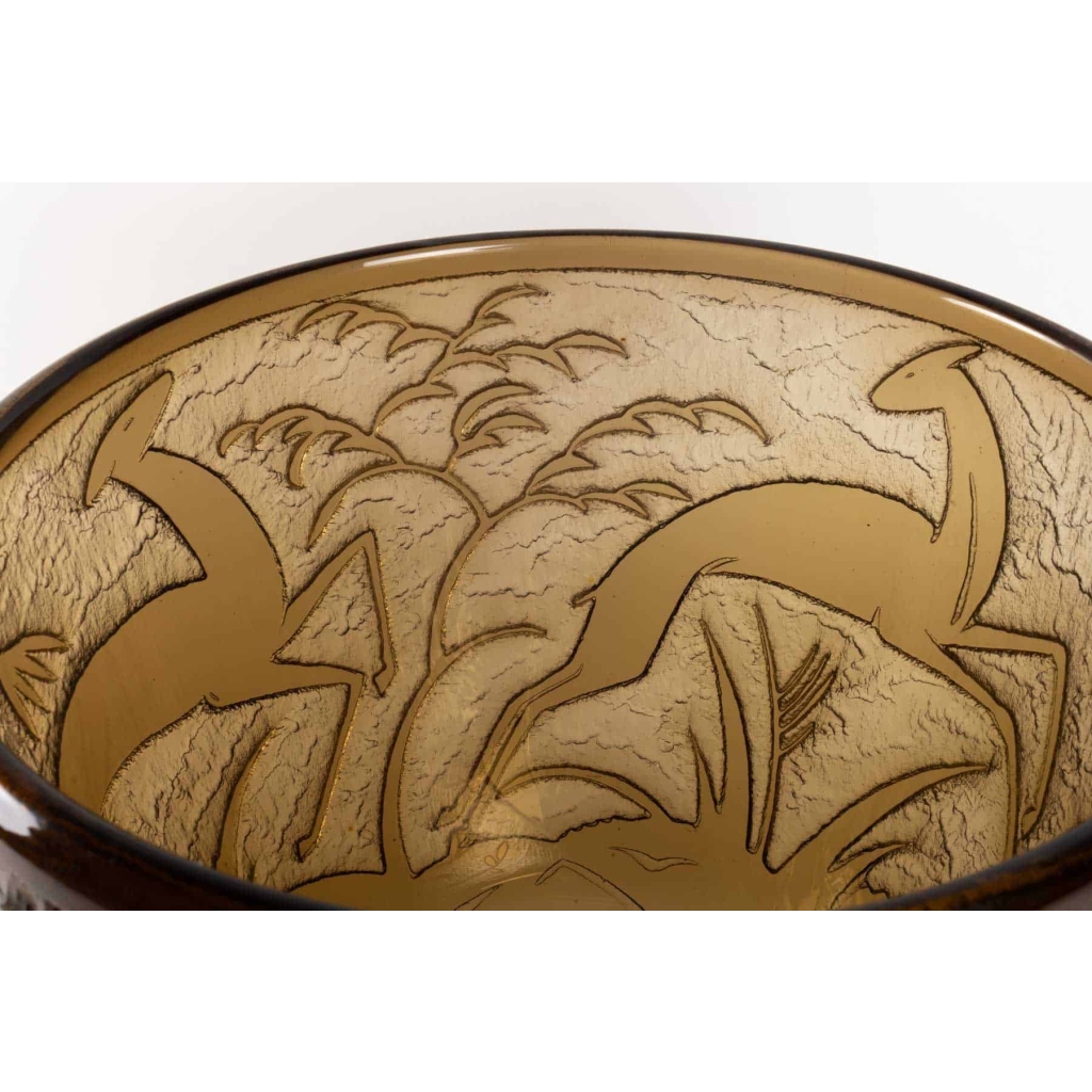 Vase Monumental « Antilopes et Feuillages » verre topaz profondément dégagé à l’acide de DAUM | Biron Vase Monumental « Antilopes et Feuillages » verre topaz profondément dégagé à l’acide de DAUM