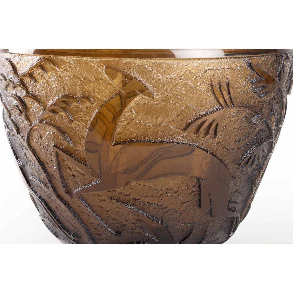 Vase Monumental « Antilopes et Feuillages » verre topaz profondément dégagé à l’acide de DAUM | Biron Vase Monumental « Antilopes et Feuillages » verre topaz profondément dégagé à l’acide de DAUM