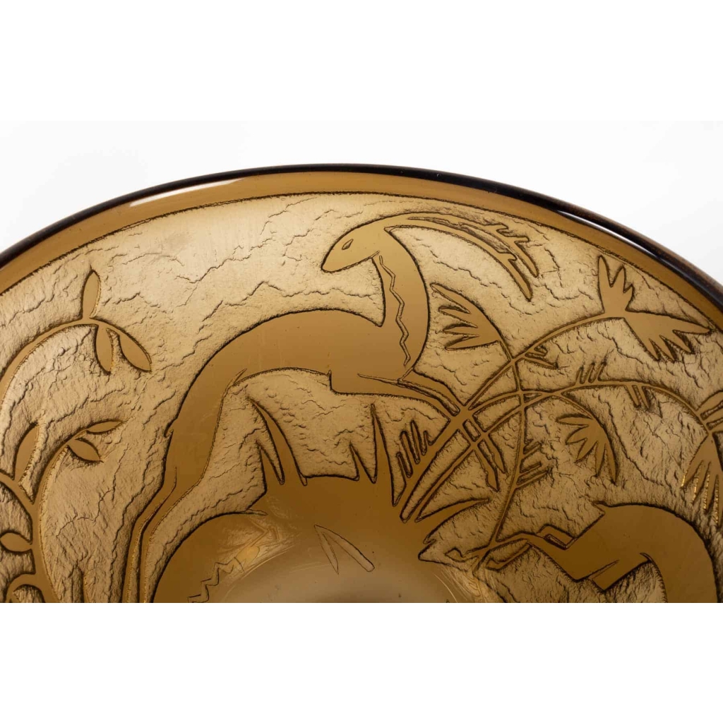 Vase Monumental « Antilopes et Feuillages » verre topaz profondément dégagé à l’acide de DAUM | Biron Vase Monumental « Antilopes et Feuillages » verre topaz profondément dégagé à l’acide de DAUM