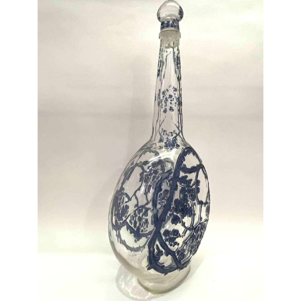 Carafe « Aubépines » verre blanc patiné bleu de René LALIQUE | Biron Carafe "Aubépines" verre blanc patiné bleu de René LALIQUE