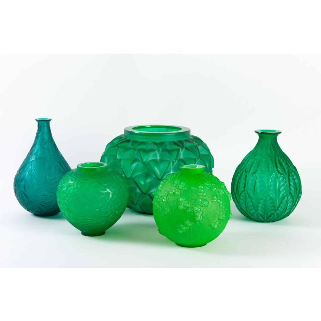 Ensemble de vases en verre vert de René LALIQUE