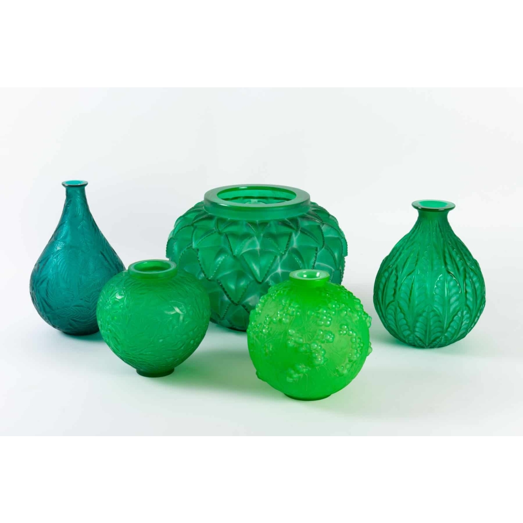 Ensemble de vases en verre vert de René LALIQUE