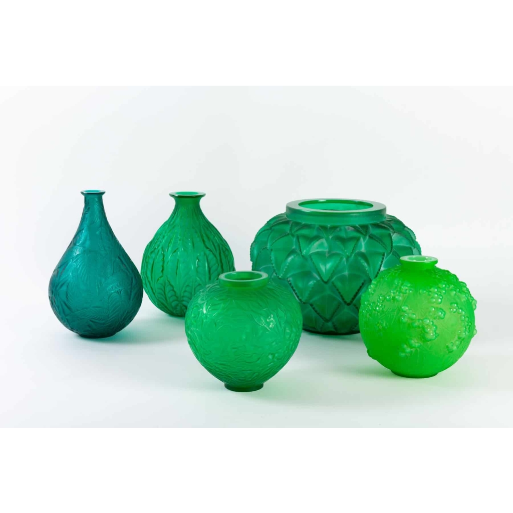 Ensemble de vases en verre vert de René LALIQUE