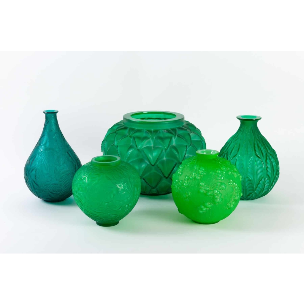 Ensemble de vases en verre vert de René LALIQUE