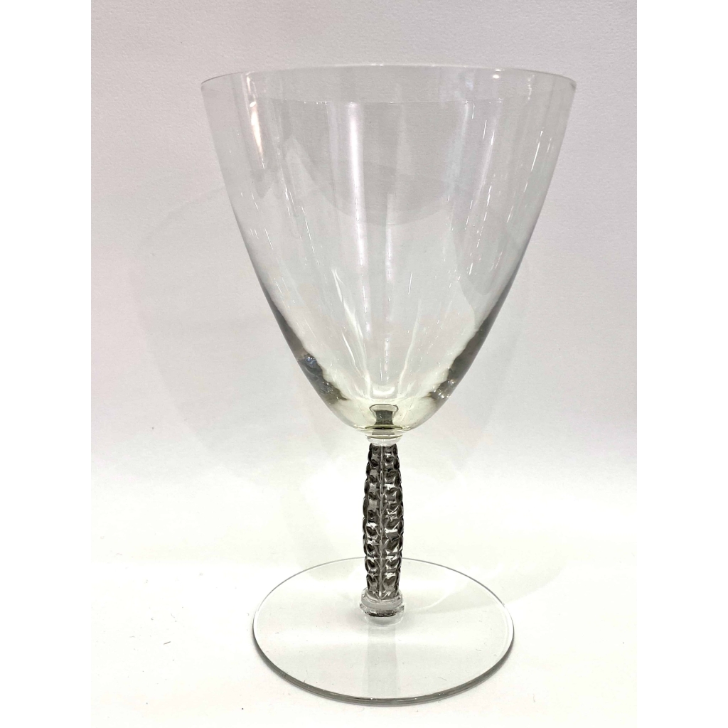 Service « Dornach » verre blanc patiné gris de René LALIQUE – 36 pièces | Biron Service "Dornach" verre blanc patiné gris de René LALIQUE - 36 pièces