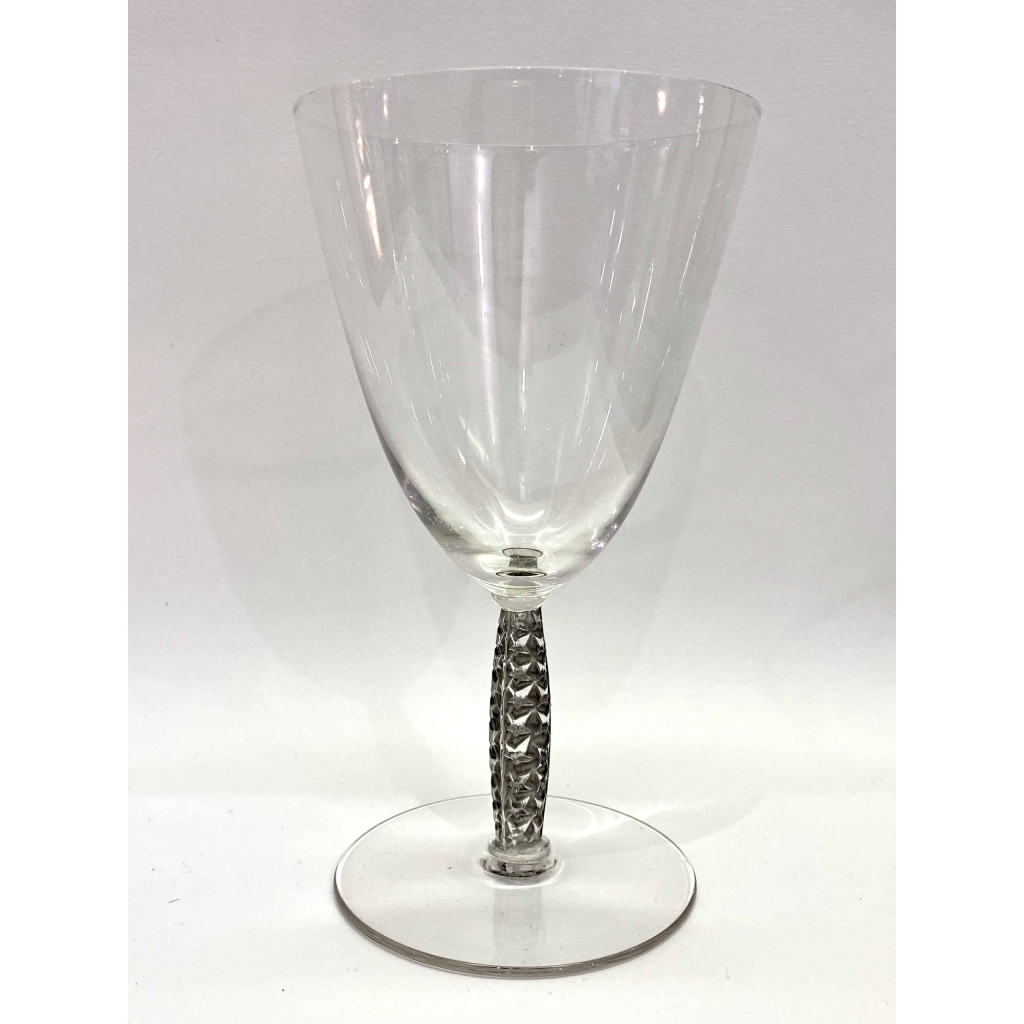 Service « Dornach » verre blanc patiné gris de René LALIQUE – 36 pièces | Biron Service "Dornach" verre blanc patiné gris de René LALIQUE - 36 pièces